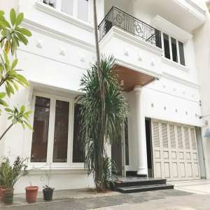 Dijual Rumah di Jalan ERLANGGA, Kebayoran Baru lokasi di Kebayoran Baru, tersedia melalui melalui situs Olx