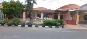 Dijual Rumah di Jalan Jemur Andayani Surabaya lokasi di Wonocolo, tersedia melalui melalui situs Olx
