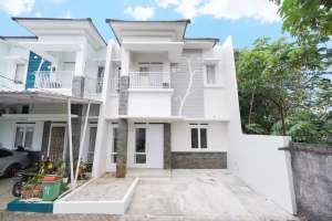 Dijual Rumah Dua Lantai Siap Huni Di Cluster Intan Regency J-15004 lokasi di Cibinong, tersedia melalui melalui situs Olx