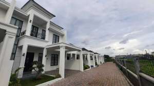 Dijual Rumah Klasik 2 Lantai di Yogyakarta lokasi di Kalasan, tersedia melalui melalui situs Olx