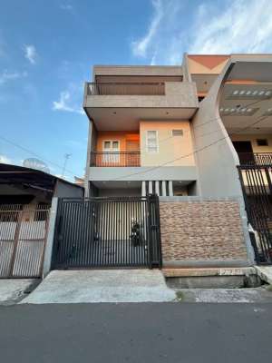 dijual rumah kosongan di duri kepa 3 lantai,Jakarta Barat lokasi di Kebon Jeruk, tersedia melalui melalui situs Olx