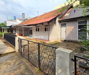 Dijual Rumah Lama Cocok untuk Hunian dan Kost di Jl Bratan Benhil lokasi di Tanah Abang, tersedia melalui melalui situs Olx