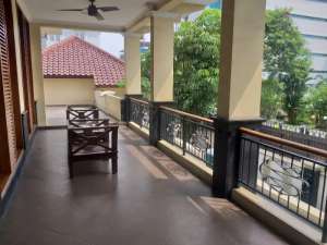 Dijual Rumah luas bagus di Perum pulomasJak tim lokasi di Pulo Gadung, tersedia melalui melalui situs Olx