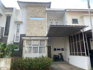 DIJUAL RUMAH MEWAHSTRATEGIS di NEW GRAND CIRENDEU RESIDENCE lokasi di Ciputat, tersedia melalui melalui situs Olx