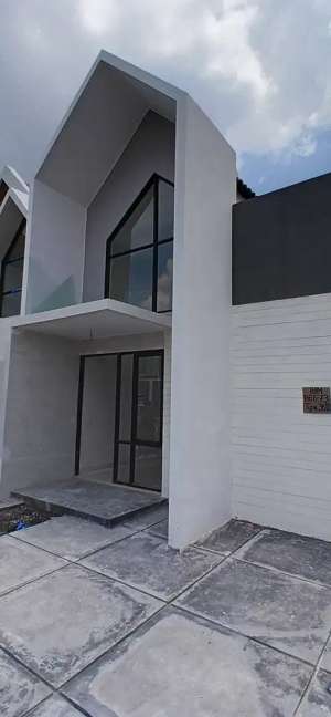 DIJUAL RUMAH SIAP DIHUNI PERUMAHAN SURYA BREEZE CLUSTER THE GARDEN lokasi di Gedangan, tersedia melalui melalui situs Olx