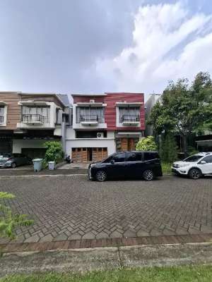 Dijual Rumah Siap huni Di Cluster Raffles Hill Cibubur Jakarta lokasi di Cibubur, tersedia melalui melalui situs Olx