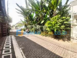 dijual tanah pekarangan pinggir jalan anggajaya condongcatur lokasi di Depok, tersedia melalui melalui situs Olx