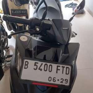 Dijual vario 160 dan revo fit lokasi di Bekasi Timur, tersedia melalui melalui situs Olx