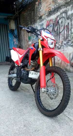 Jual bekas Dp 2.5jt KTP daerah Bi jelek bs kredit Honda CRF 150L 150 L,lokasi di Pagedangan