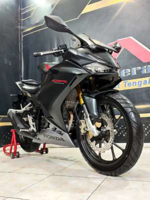 Jual bekas DP 3jt an Honda New CBR150R FI USD TH 2021 satset,lokasi di Pakal