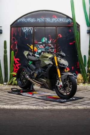 Jual bekas Ducati Street Fighter V2 2023,lokasi di Blimbing