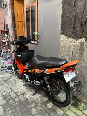 Jual bekas FIZ R 2002 orange,lokasi di Jetis