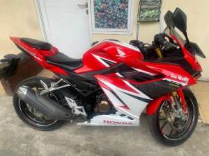 Jual bekas For sale Cbr 150 R Racing Red,lokasi di Sukra