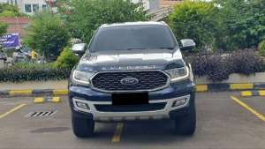 Jual bekas Ford Everest Trend 4x2 AT Facelift 2023 NIK 2021 Like New Low KM 24rb,lokasi di 