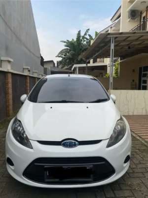 Jual bekas FORD FIESTA PUTIH 2011 automatic,lokasi di 