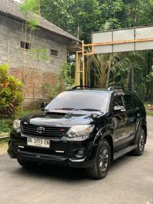 Jual bekas Fortuner G VNT TRD 2015 matic solar disel diesel hitam murah innova,lokasi di 