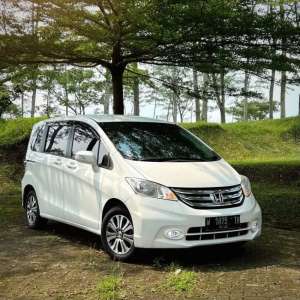 Jual bekas FREED E PSD 2015 AUTOMATIC,lokasi di 