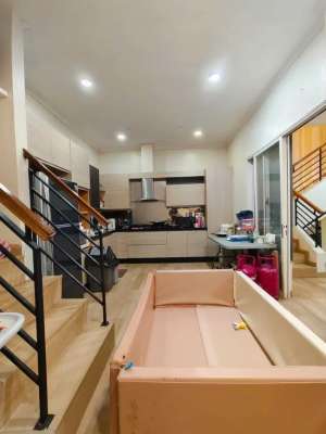 FULL RENOVASI ..Rumah di Canary, Gading Serpong lokasi di Gading Serpong, tersedia melalui melalui situs Olx