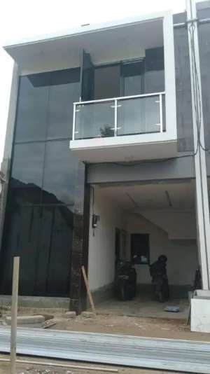 GLUSTER PISANGAN BARU DIJUAL lokasi di Matraman, tersedia melalui melalui situs Olx