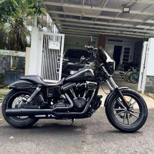 Jual bekas Harley Davidson Dyna Streetbob Special 2016,lokasi di Cidadap
