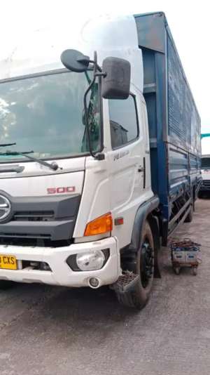 Jual bekas Hino 6ban FG235JS 2018 wingbox long 8m istimewa,lokasi di 