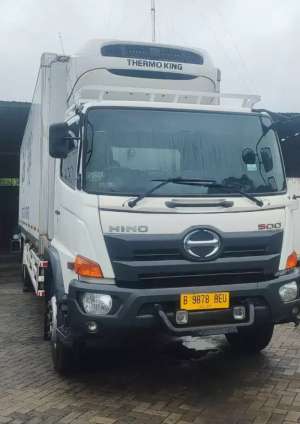 Jual bekas Hino 6x2 FL235JW 2017 Box long pendingin freezer suhu beku bagus.,lokasi di 