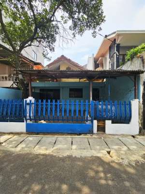 HITUNG TANAH Rumah Dijual Kebayoran Baru. Dalam Komplek. Jalan Lebar lokasi di Kebayoran Baru, tersedia melalui melalui situs Olx