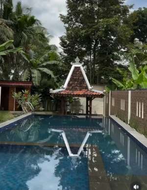 Home stay klasik plus kolam renang Purwokerto lokasi di Kedung Banteng, tersedia melalui melalui situs Olx