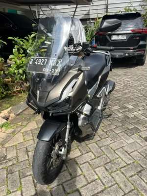 Jual bekas Honda ADV 150 CBS thn 2020 Low KM 27rb Lampu Biled,lokasi di Cibubur