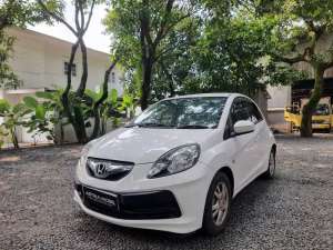 Jual bekas Honda Brio 1.3 E AT CBU 2013 Matic Putih ASTINA MOBIL No RS,lokasi di 