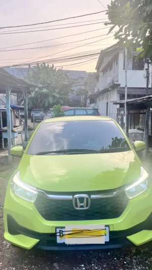 Jual bekas Honda Brio Matic 2023 Hijau Metalic,lokasi di 