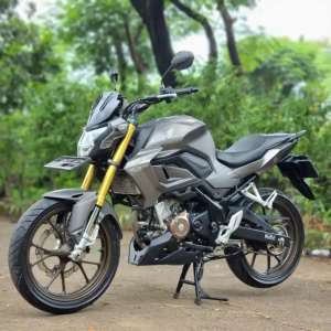 Jual bekas HONDA CB150R 2022 GREY KM LOW SUPER MULUS PAJAK ON,lokasi di Bekasi Selatan