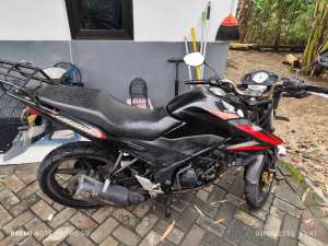 Jual bekas Honda CB150R OLD 2014 PLAT AG,lokasi di Wiyung