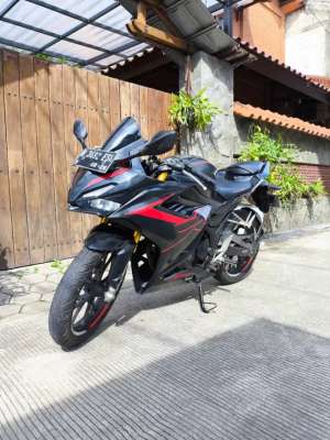 Jual bekas Honda CBR 150 New Low KM Gress,lokasi di Serpong Utara