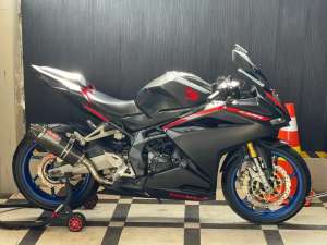 Jual bekas Honda cbr-250rr black matte cbr 250 rr hitam,lokasi di Sukolilo