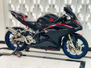 Jual bekas Honda cbr-250rr non abs babby rr cbr250 rr cbr250 cbr 250 hitam,lokasi di Sukolilo