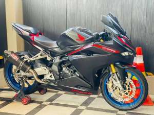 Jual bekas Honda cbr250 babby rr cbr 250rr cbr250 cbr 250 black matte cbr 250 rr,lokasi di Asemrowo