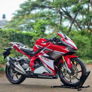 Jual bekas HONDA CBR250RR ABS 2017 RED RACING SUPERB CONDITION PAJAK HIDUP,lokasi di Jagakarsa