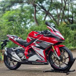 Jual bekas HONDA CBR250RR ABS 2017 RED RACING LOW KM SIAP GASPOL,lokasi di Kelapa Gading