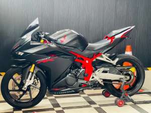 Jual bekas Honda cbr250rr abs cbr 250 rr abs cbr-250rr abs red chasis cbr 250 rr,lokasi di Dukuh Pakis