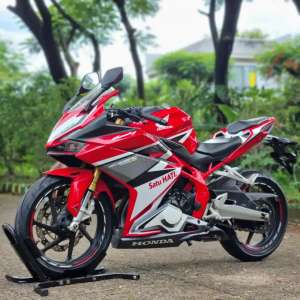 Jual bekas HONDA CBR250RR ABS RED RACING 2017 KM LOW LIKE NEW SIAP GAS,lokasi di Medan Satria