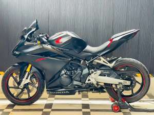 Jual bekas Honda cbr250rr babby rr cbr 250 rr cbr-250rr black matte cbr 250,lokasi di Sidoarjo