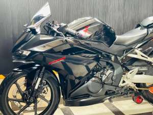 Jual bekas Honda cbr250rr black freedom cbr 250 rr cbr-250rr cbr 250 rr cbr 250,lokasi di Semampir