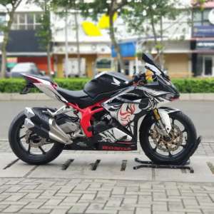Jual bekas HONDA CBR250RR NON ABS 2018 BLACK KM LOW ISTIMEWA PAJAK PANJANG,lokasi di Gading Serpong