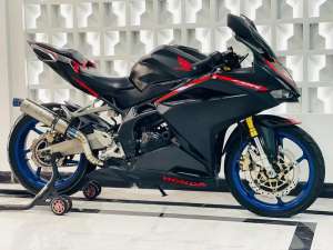Jual bekas Honda cbr250rr non abs cbr250 rr cbr 250rr cbr-250rr black matte 2017,lokasi di Taman