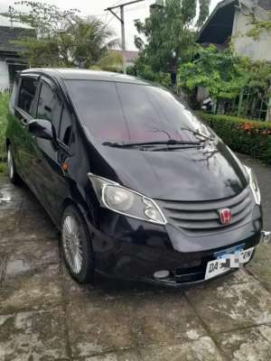 Jual bekas Honda Freed type SD. 2009. Lengkap hidup.pemakaian pribadi,lokasi di 
