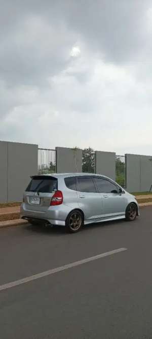 Jual bekas Honda Jazz FIT Asli CBU Japan 1300CC 2002 only 20 Units,lokasi di 