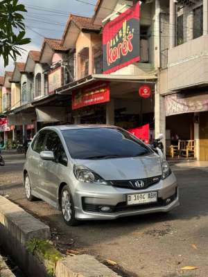 Jual bekas Honda Jazz Rs 2014 AT low km mulus nik 2013 matic antik terawat,lokasi di 