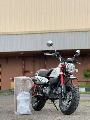 Jual bekas Honda monkey 2023 km 260 perak mods 15jt,lokasi di Kembangan
