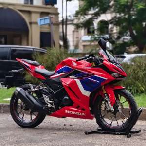 Jual bekas HONDA NEW CBR150R ABS 2022 TRICOLOR KM LOW SUPER GRESS PAJAK PANJANG,lokasi di Kebon Jeruk